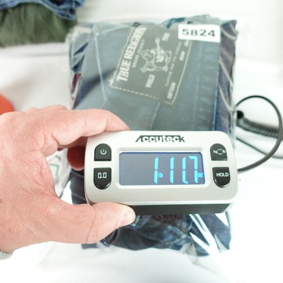 True Religion Jeans Womens SZ 33 Rocco Relaxed Skinny Fit Cuffed Hem Distressed - Picture 15 of 15